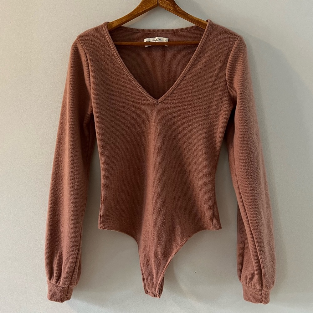 A&F Cozy V-Neck Bodysuit - Mauve, Size Small